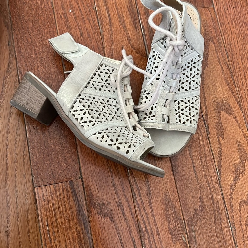 Women's Beige Open-Toe Block Heel Sandals